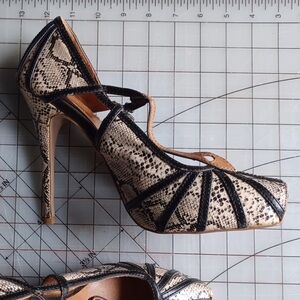 Elegant Snakeskin Patterned Women's Heels